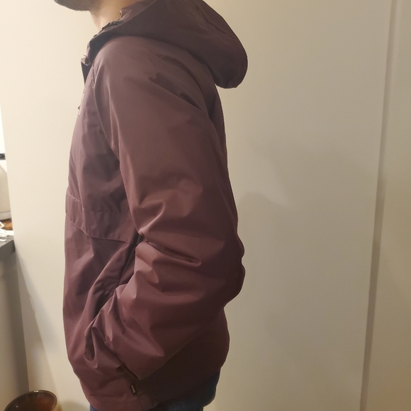 Roark pull over rain jacket/ windbreaker. Size small - Picture 4 of 14